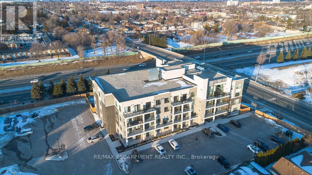 106 - 120 SPRINGVALLEY CRESCENT Image 2