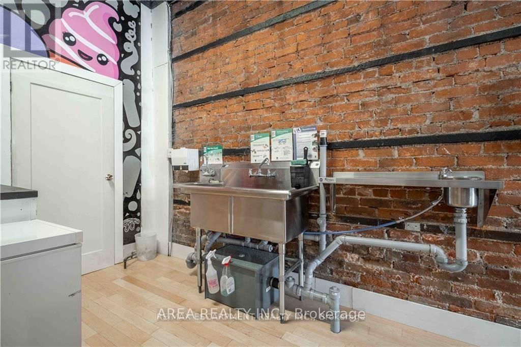462-464 KING STREET WEST Image 5