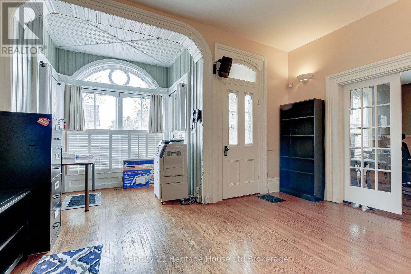 607 PRINCESS STREET Image 10