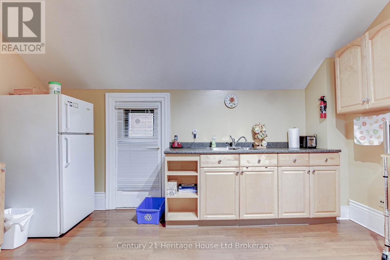607 PRINCESS STREET Image 17
