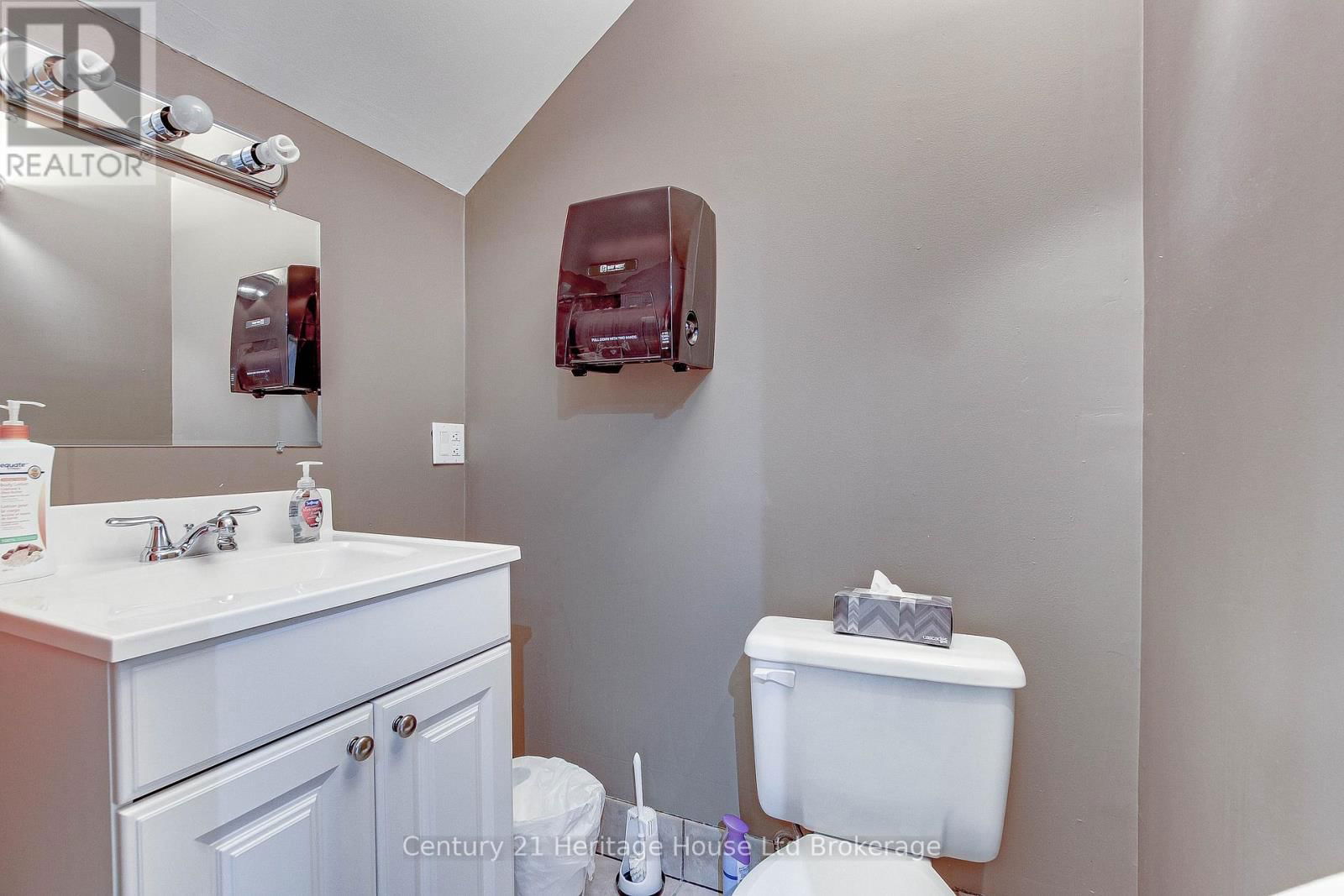 607 PRINCESS STREET Image 21