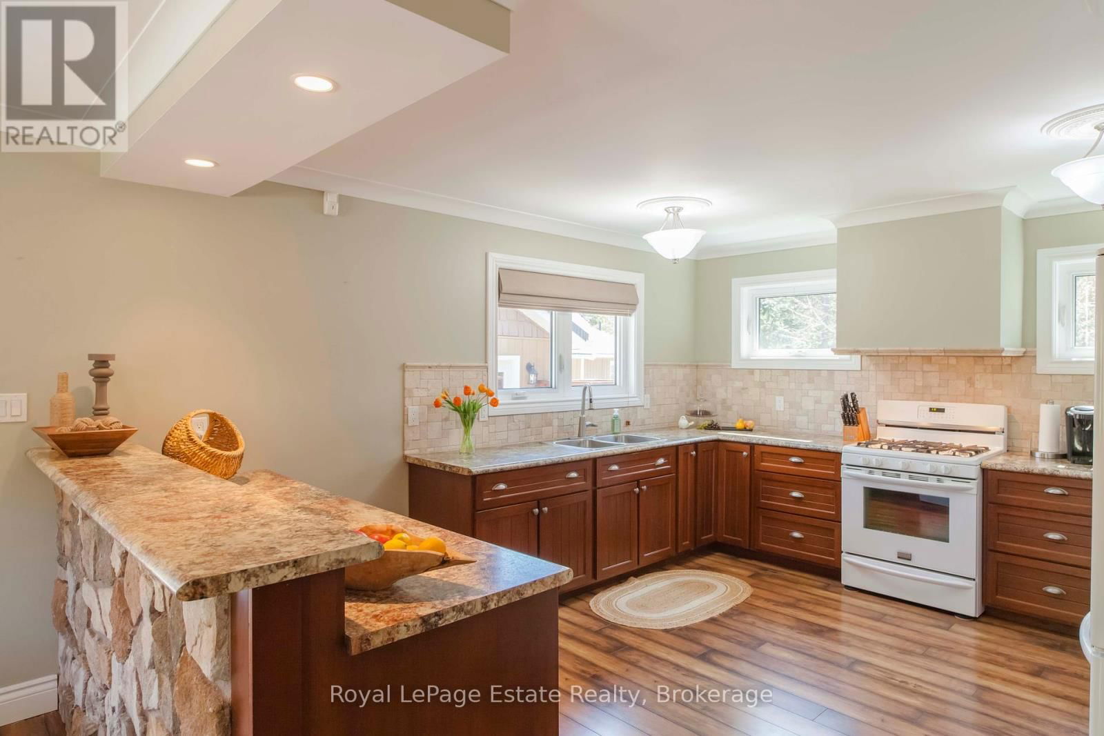 204 SEVENTH STREET NORTH Image 17