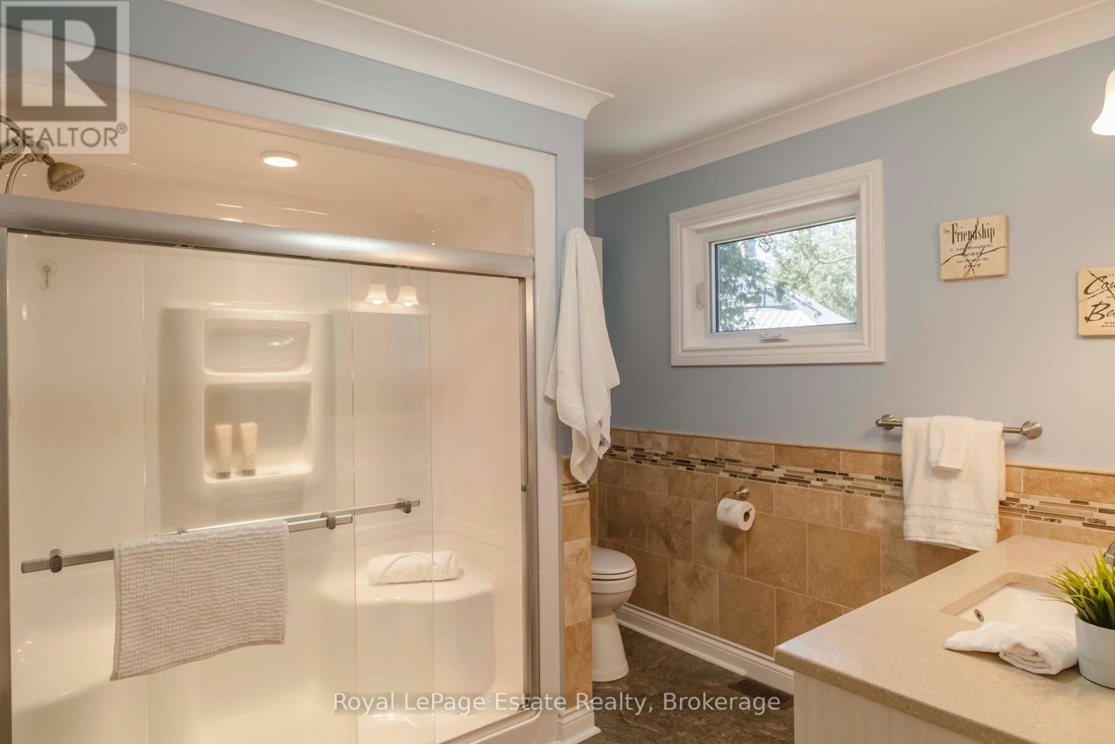 204 SEVENTH STREET NORTH Image 32