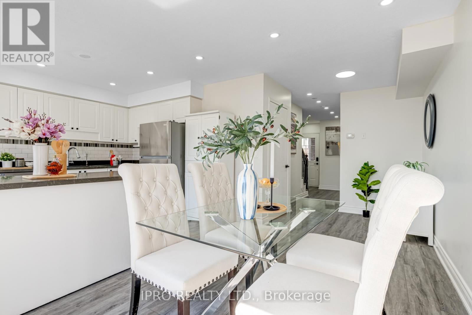 552 DANSBURY DRIVE Image 12