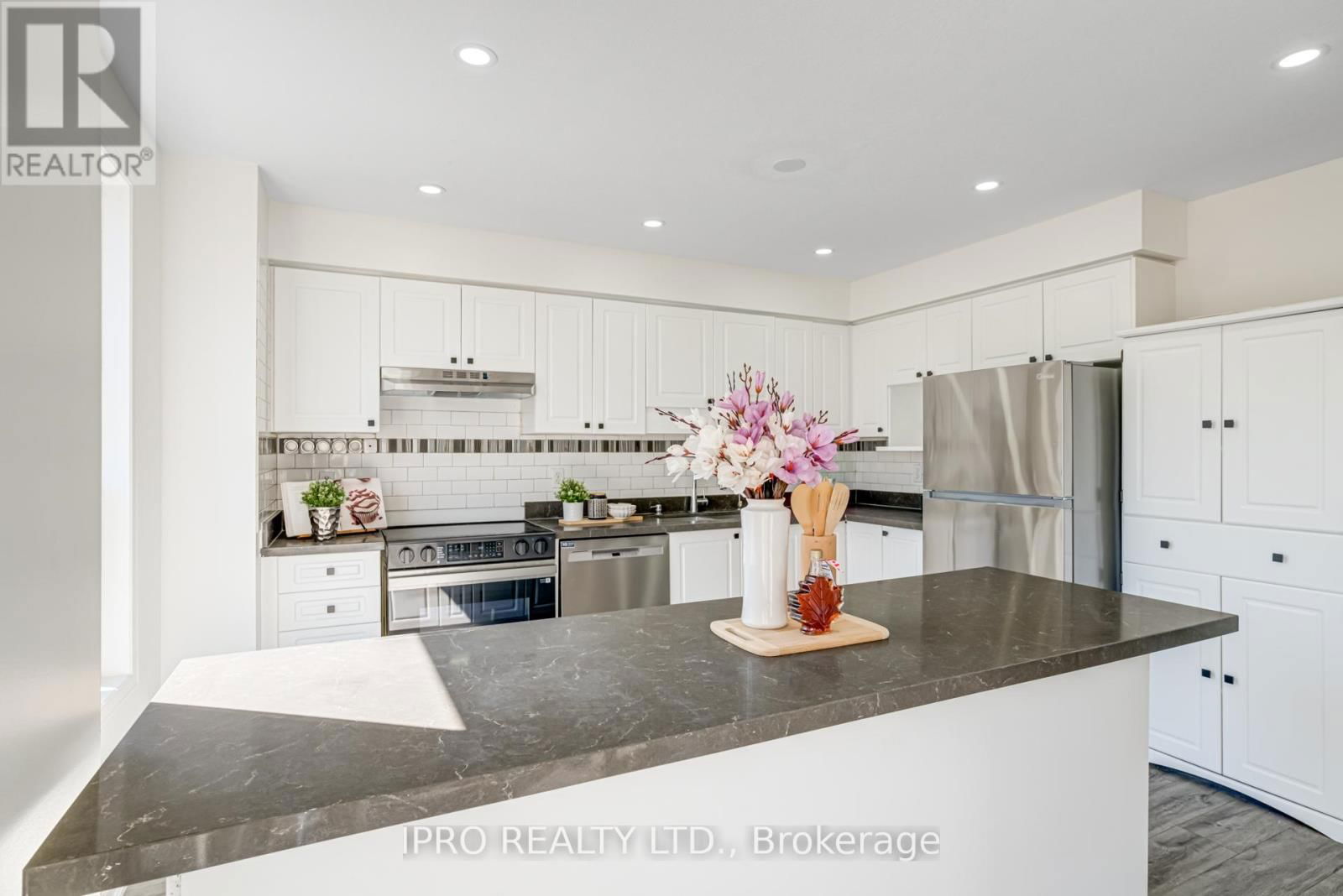 552 DANSBURY DRIVE Image 14