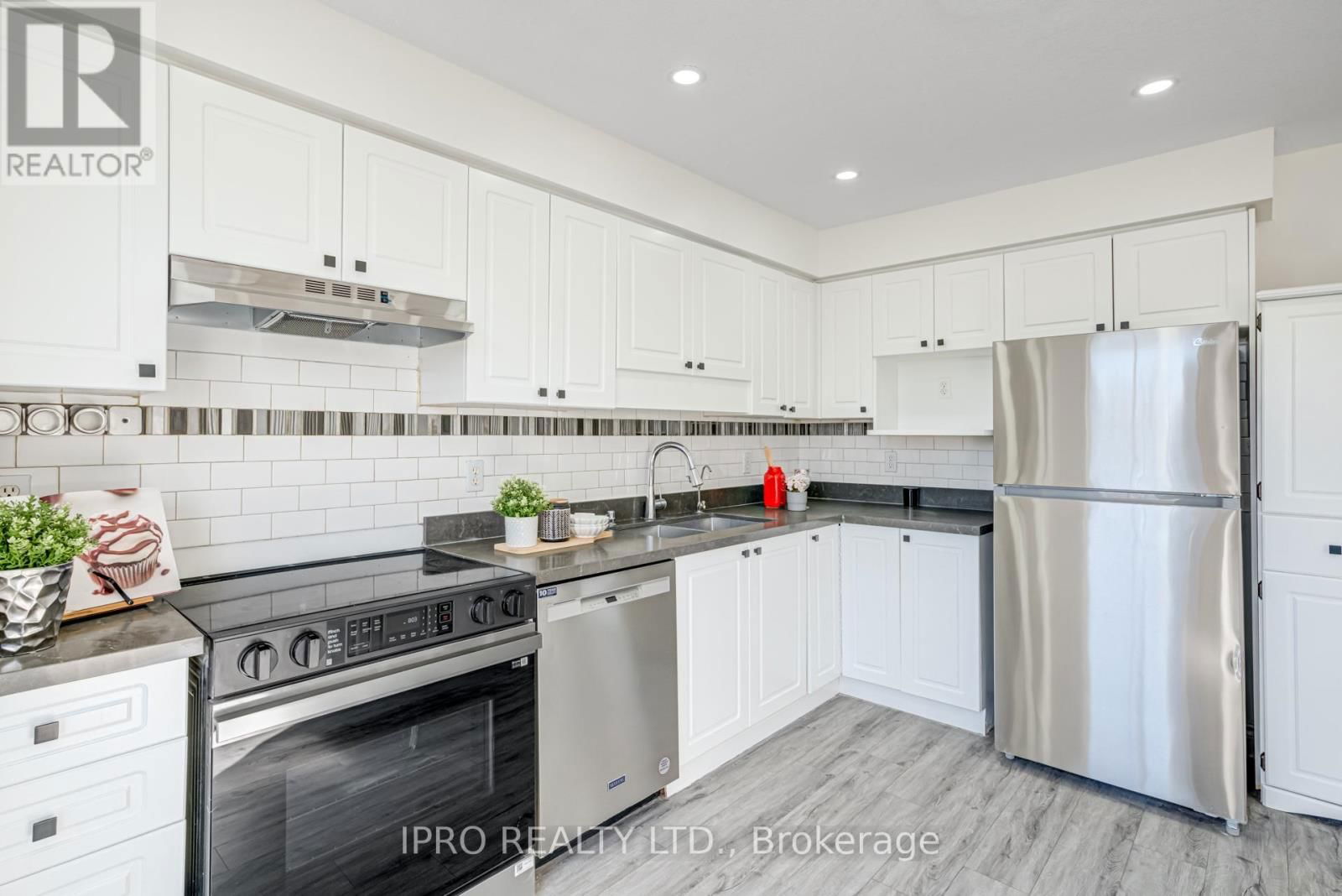552 DANSBURY DRIVE Image 16
