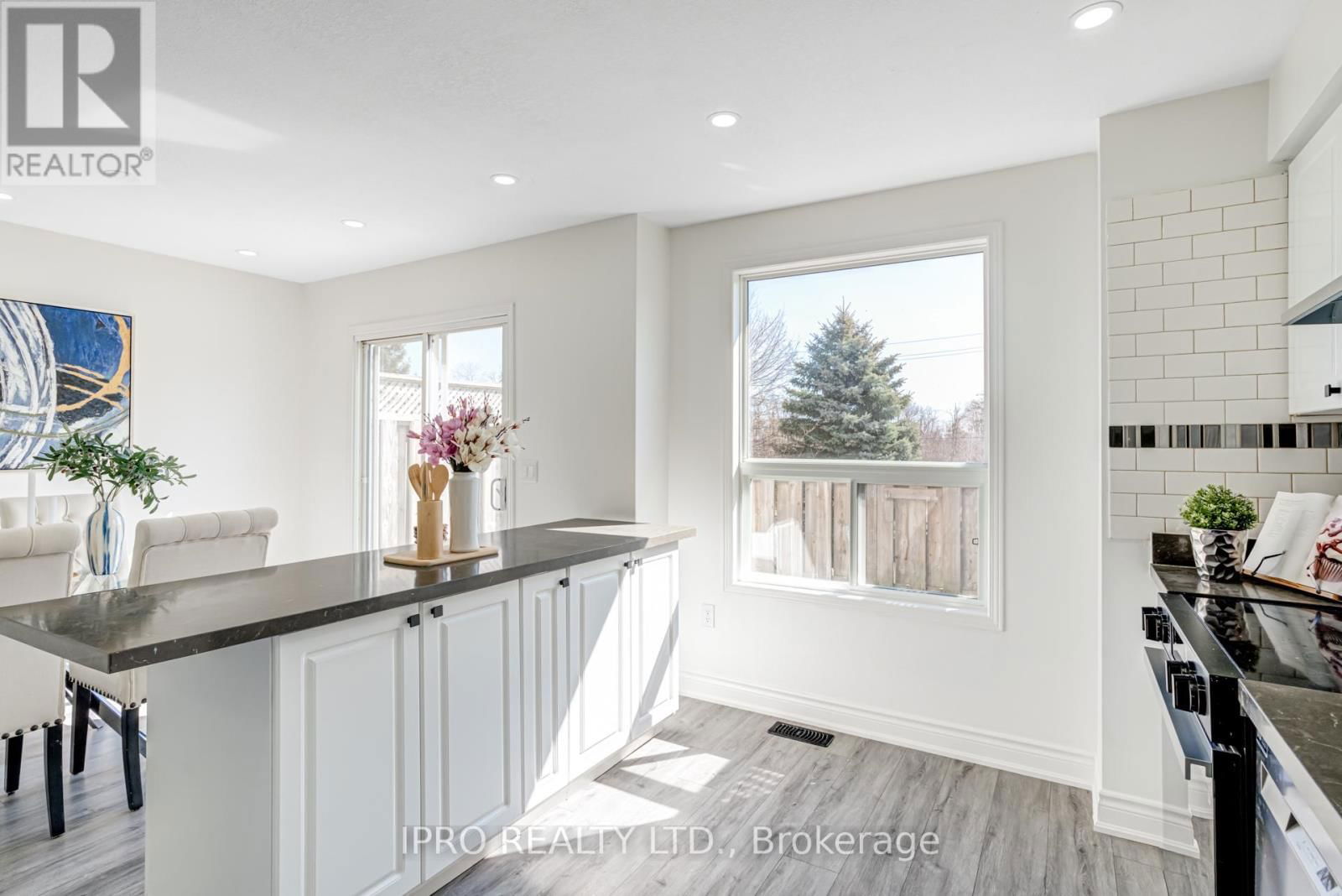 552 DANSBURY DRIVE Image 19