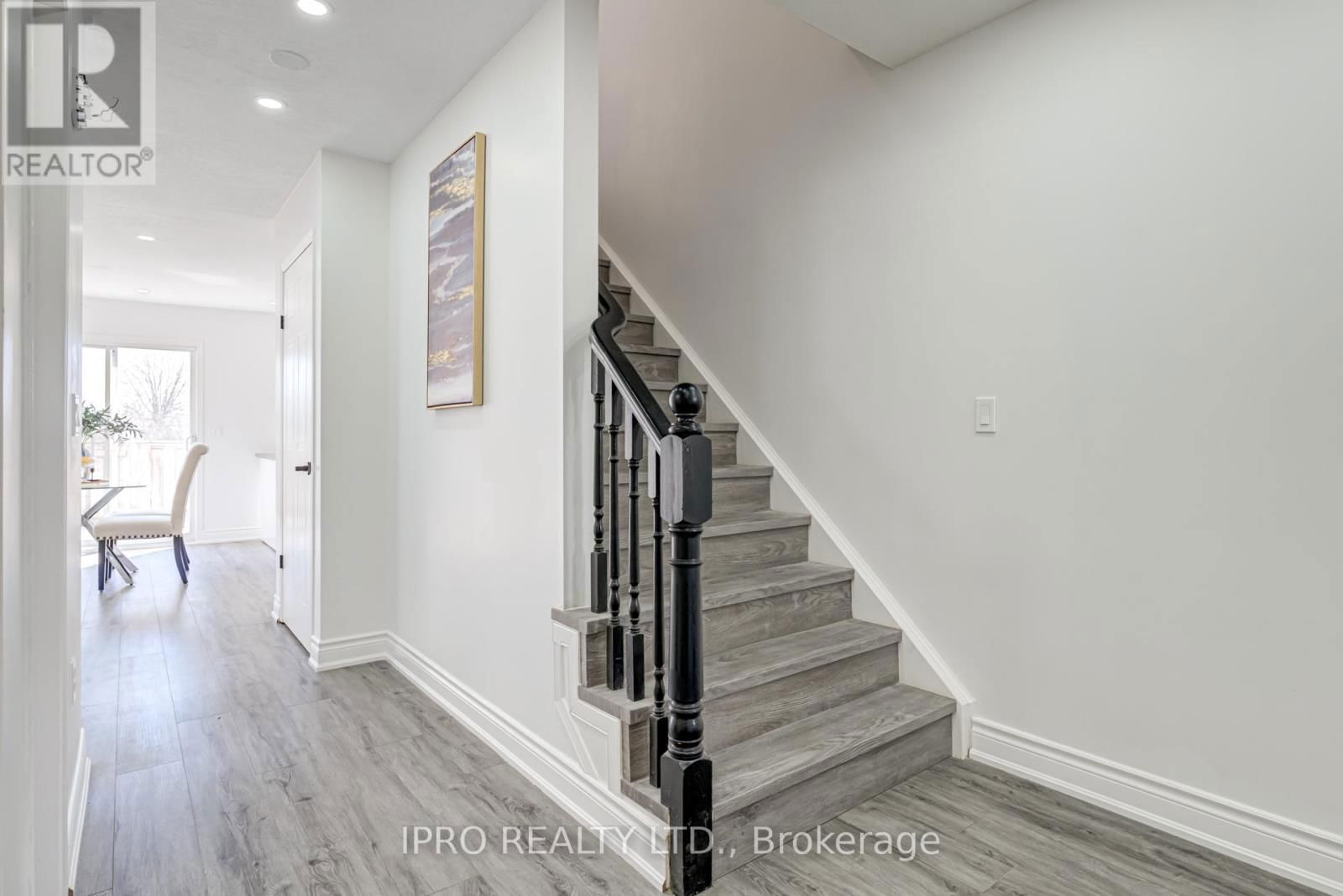 552 DANSBURY DRIVE Image 28