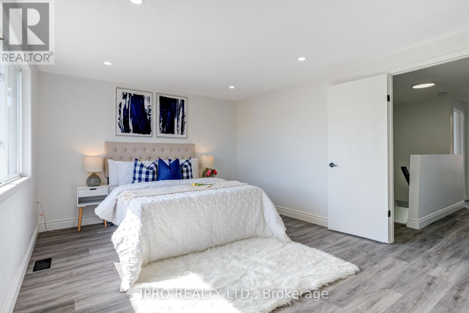 552 DANSBURY DRIVE Image 31