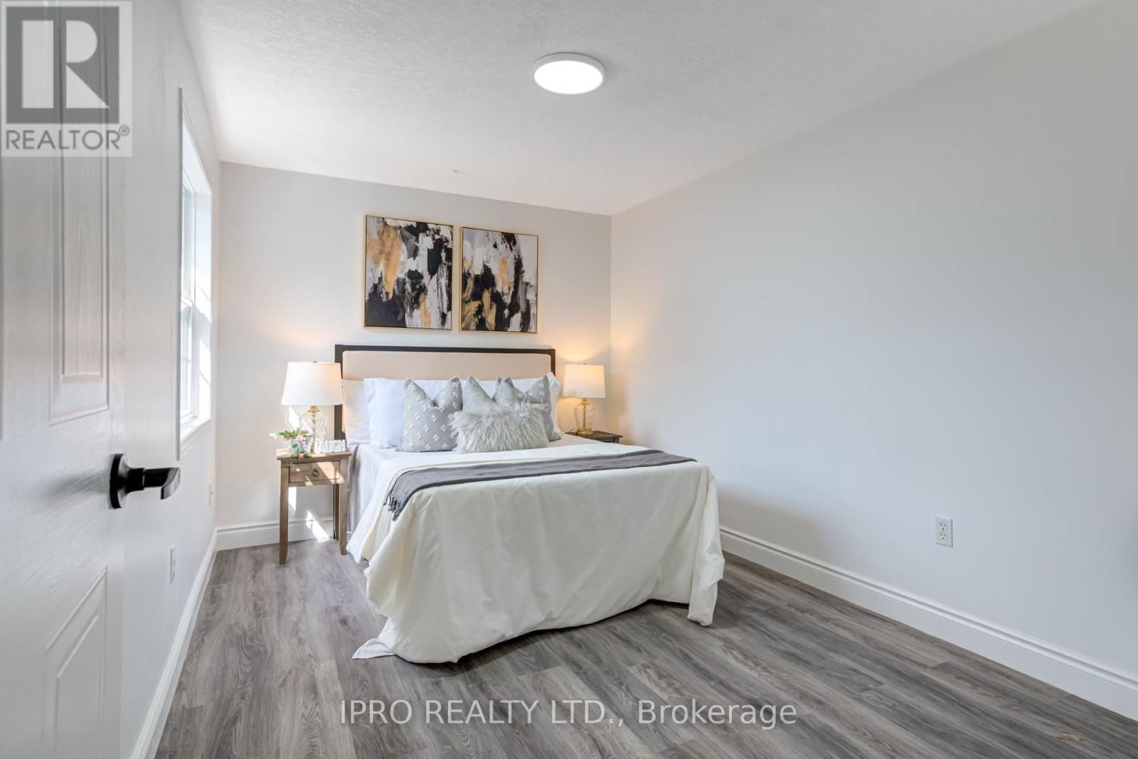 552 DANSBURY DRIVE Image 35