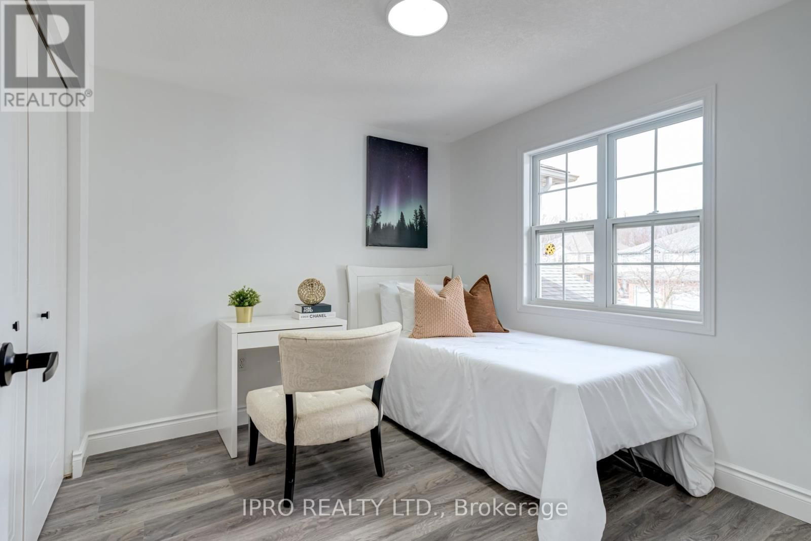 552 DANSBURY DRIVE Image 37