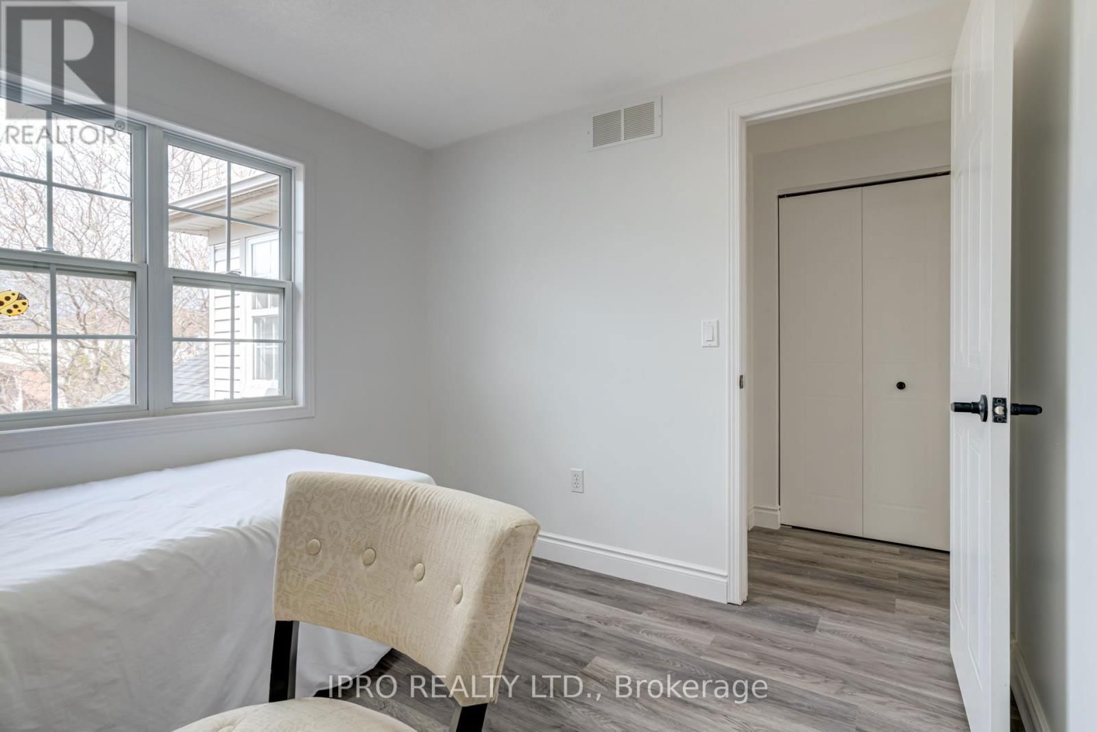 552 DANSBURY DRIVE Image 38