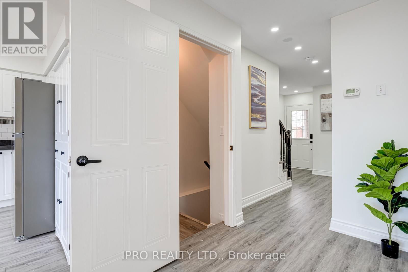 552 DANSBURY DRIVE Image 40