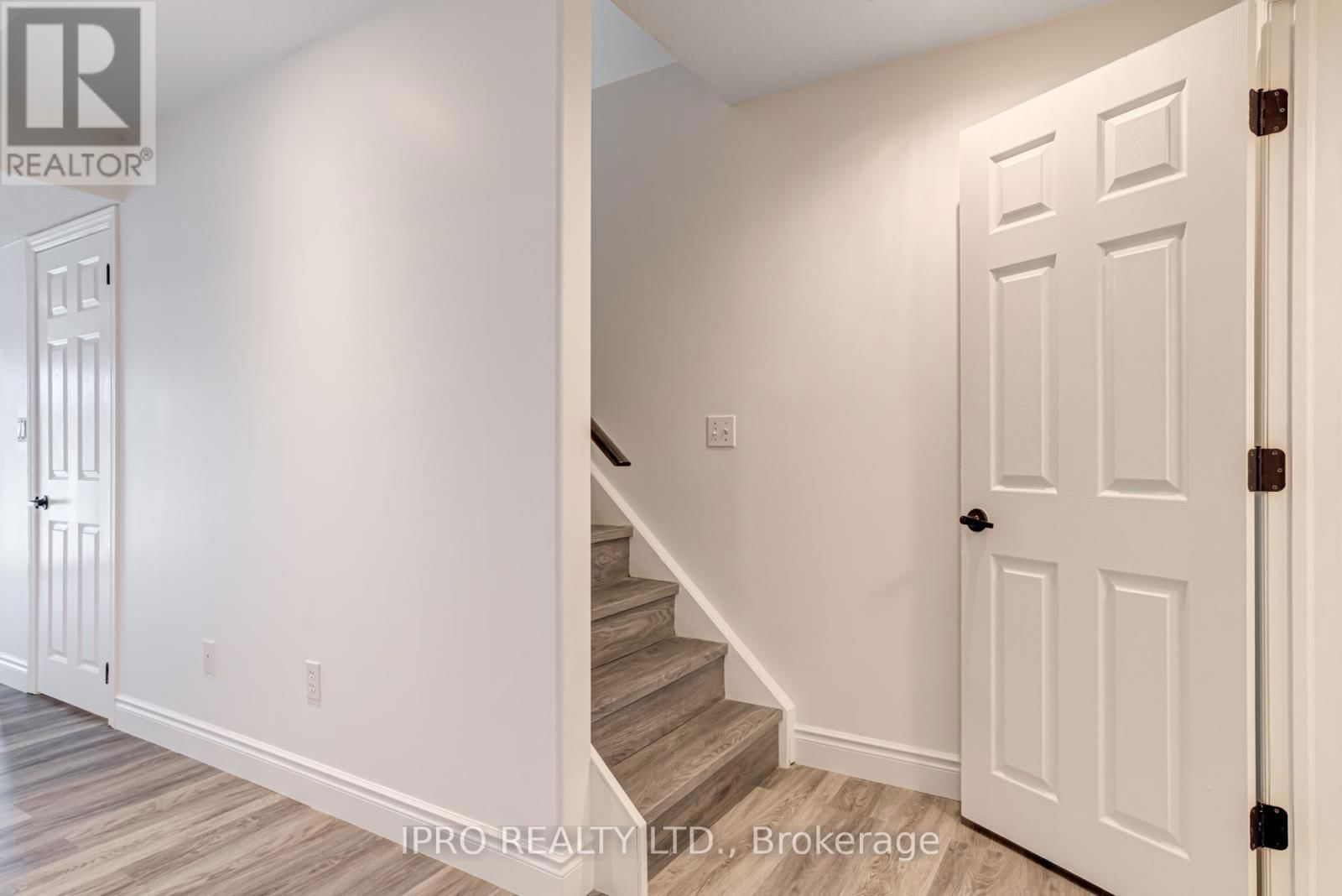 552 DANSBURY DRIVE Image 41