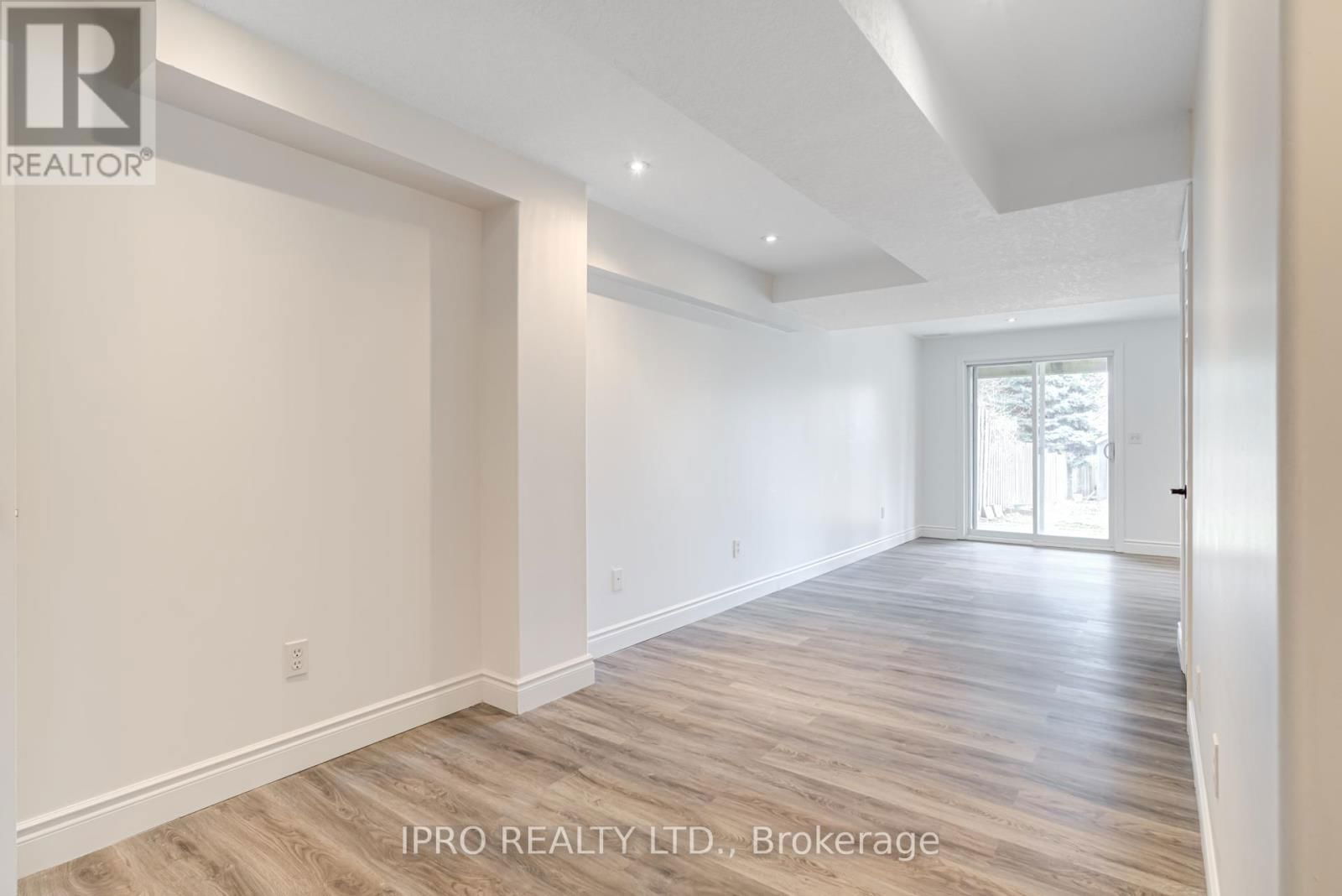 552 DANSBURY DRIVE Image 42