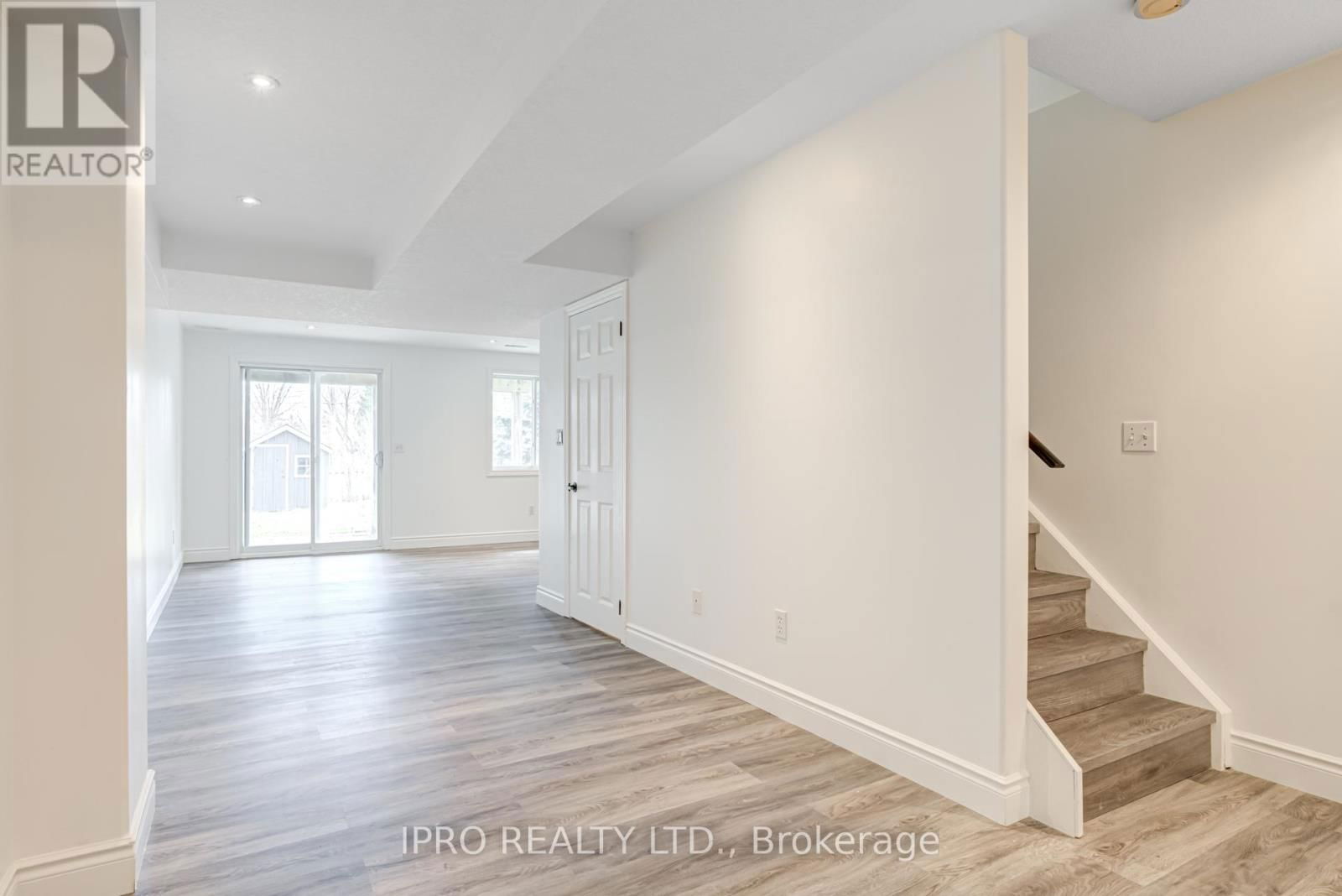 552 DANSBURY DRIVE Image 43