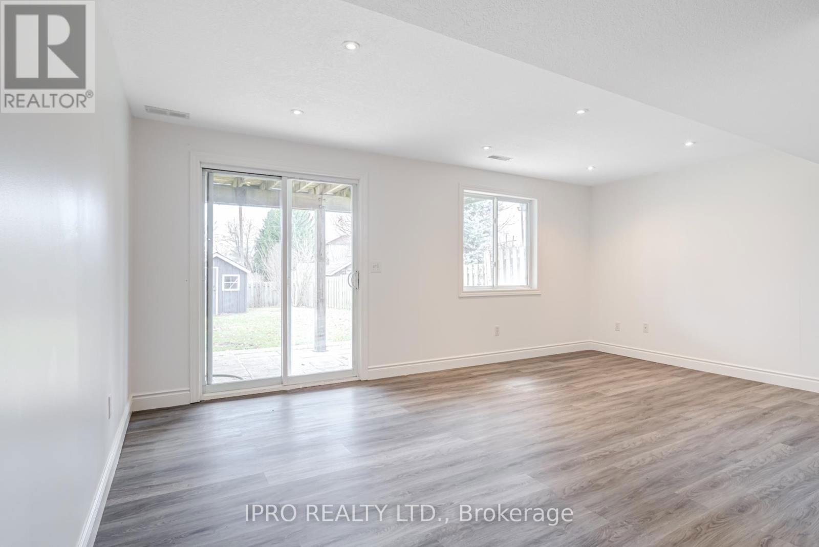 552 DANSBURY DRIVE Image 44