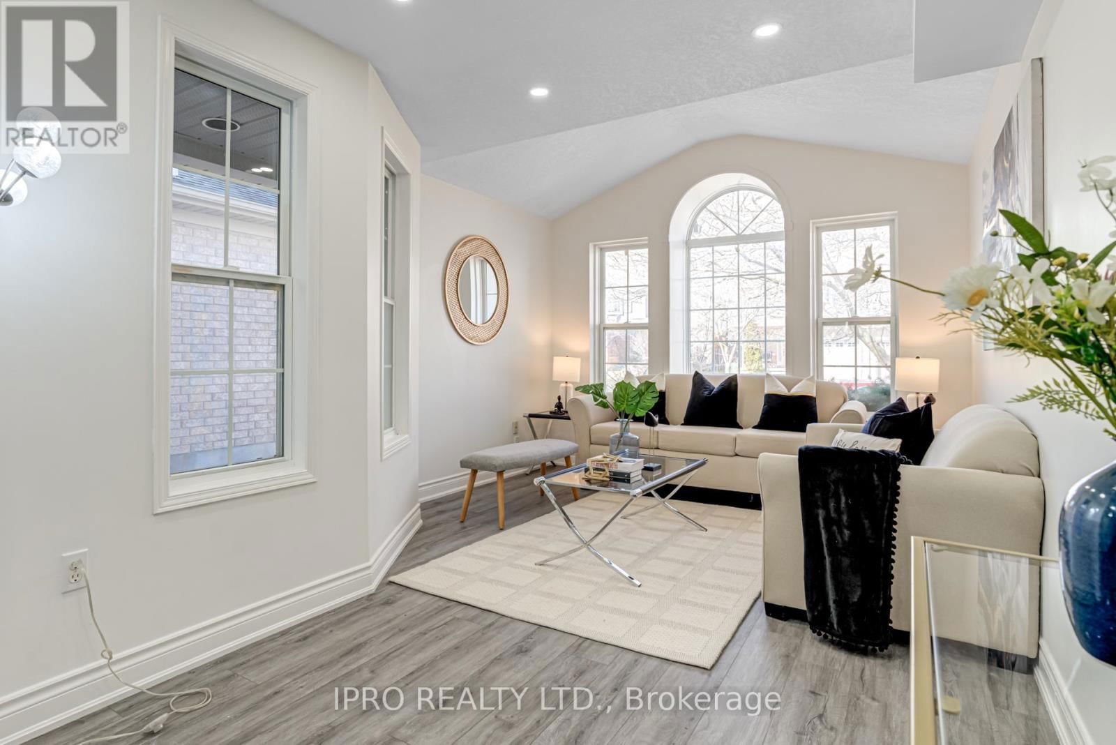 552 DANSBURY DRIVE Image 8