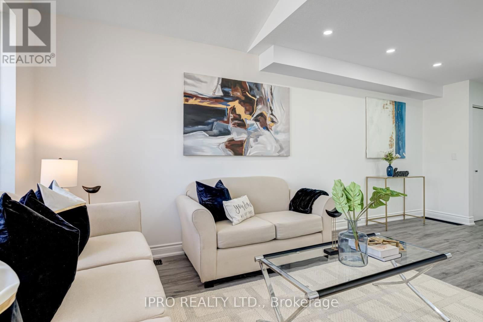 552 DANSBURY DRIVE Image 9