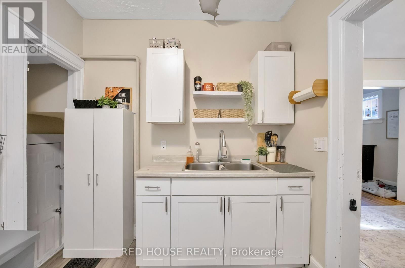 531 MCEWAN AVENUE EAST Image 6
