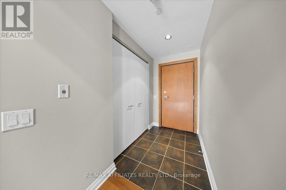 1003 - 90 GEORGE STREET Image 2