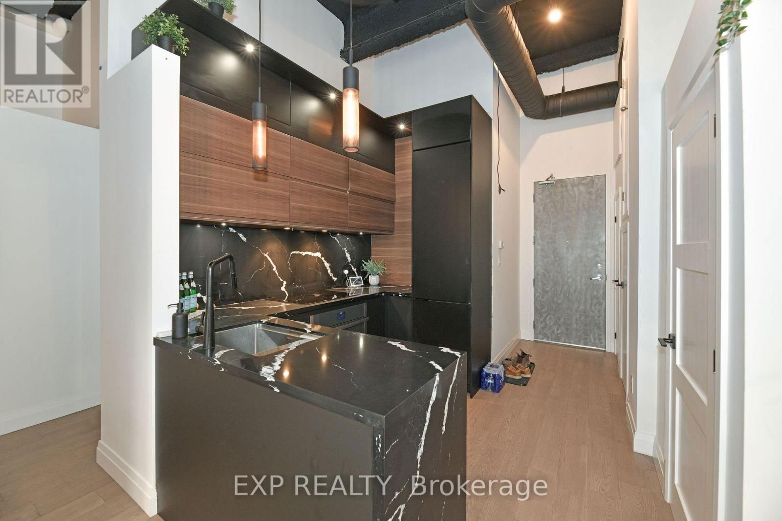 204 - 11 REBECCA STREET Image 17
