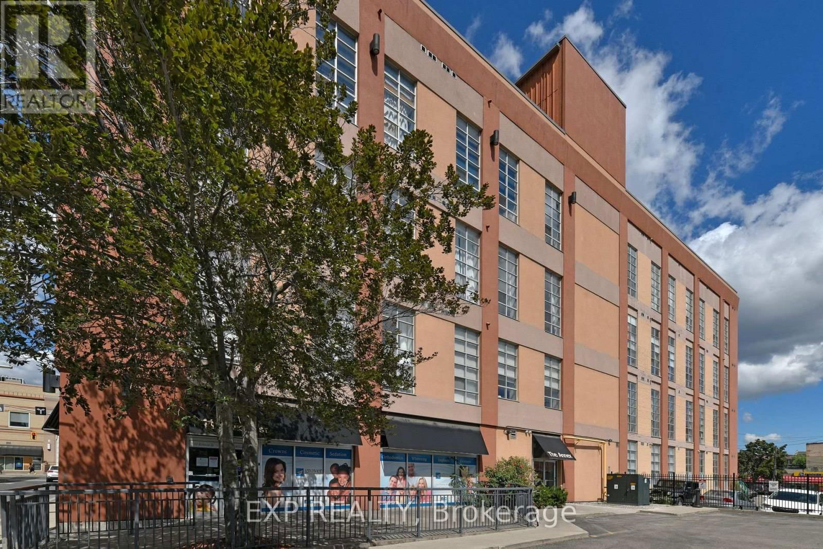 204 - 11 REBECCA STREET Image 2