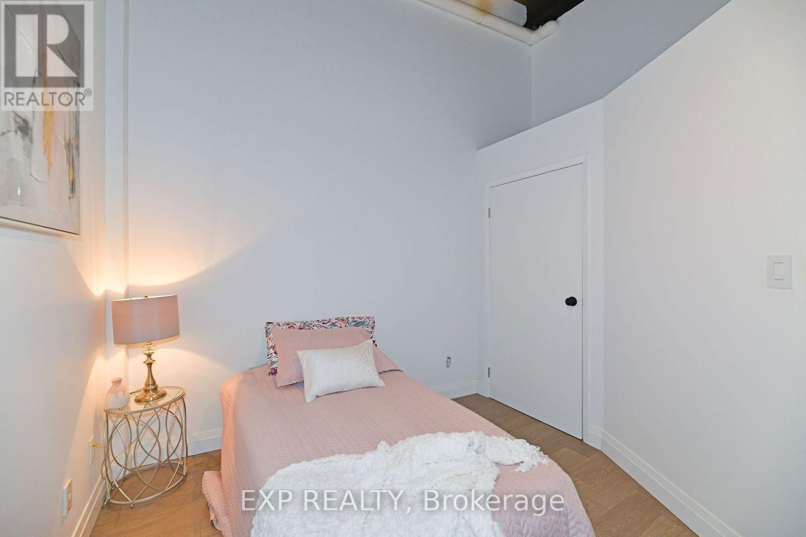 204 - 11 REBECCA STREET Image 27