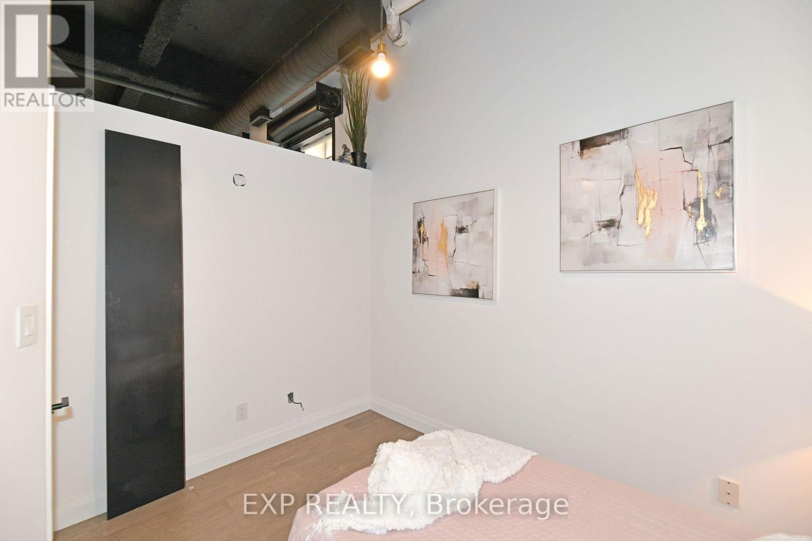204 - 11 REBECCA STREET Image 28