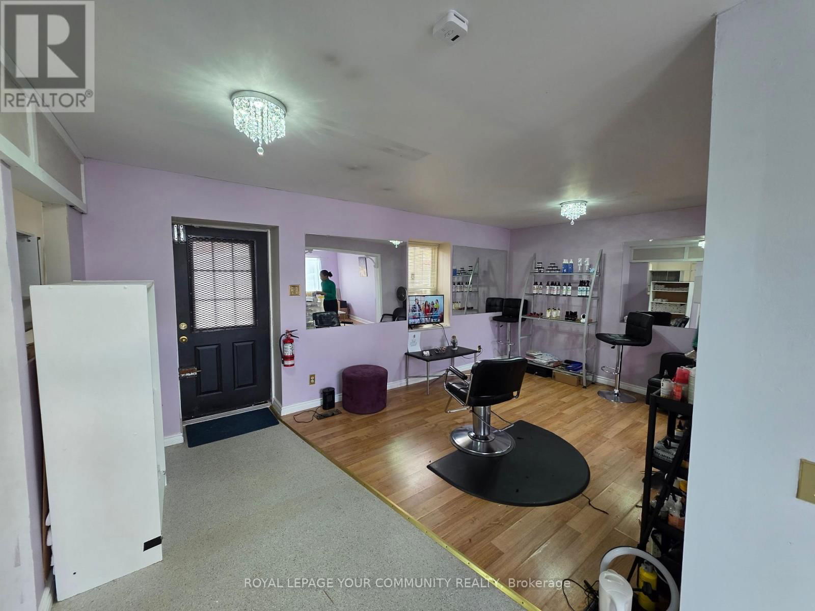 381 QUEEN STREET Image 4