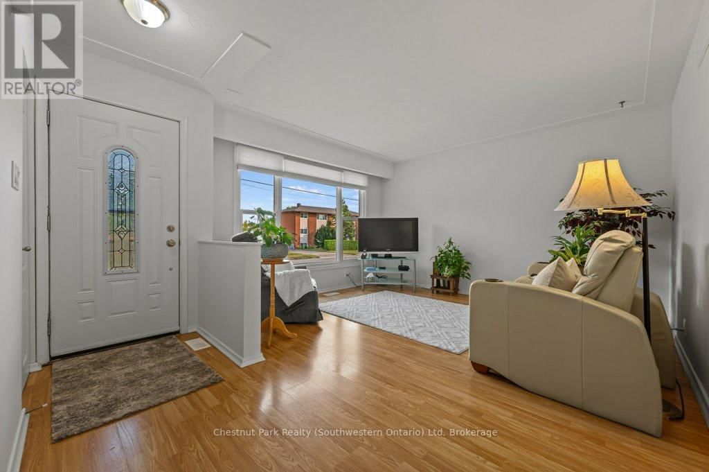66 JUNE AVENUE Image 11