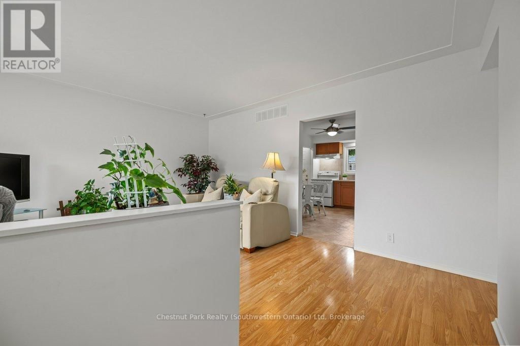 66 JUNE AVENUE Image 12
