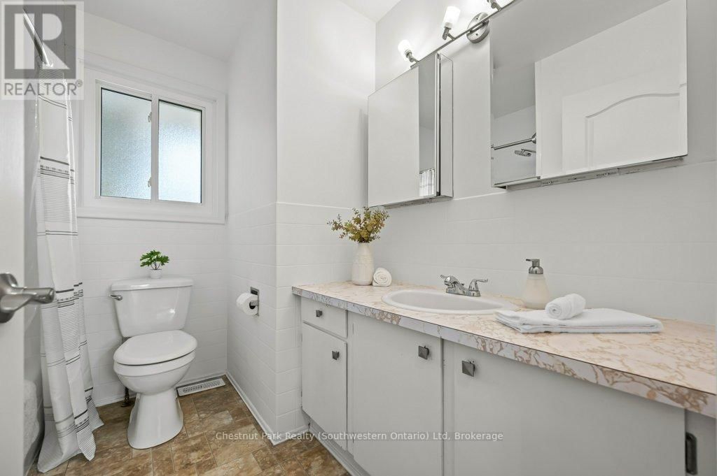 66 JUNE AVENUE Image 27