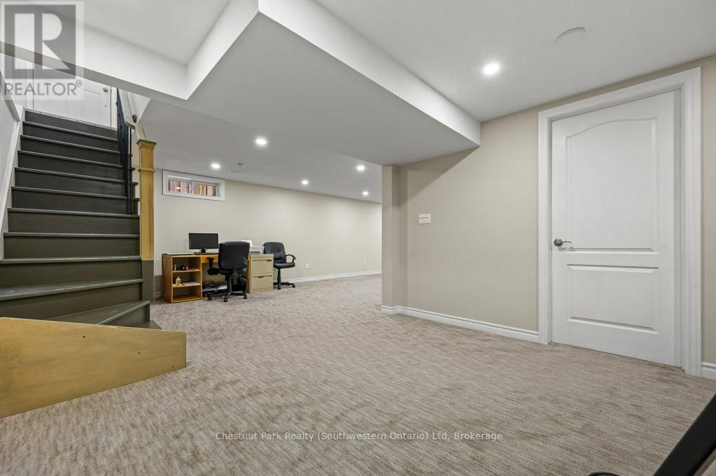 66 JUNE AVENUE Image 31