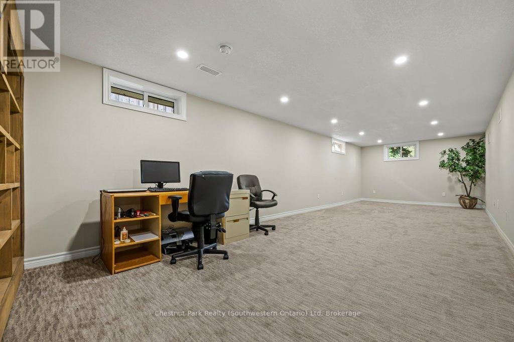 66 JUNE AVENUE Image 32