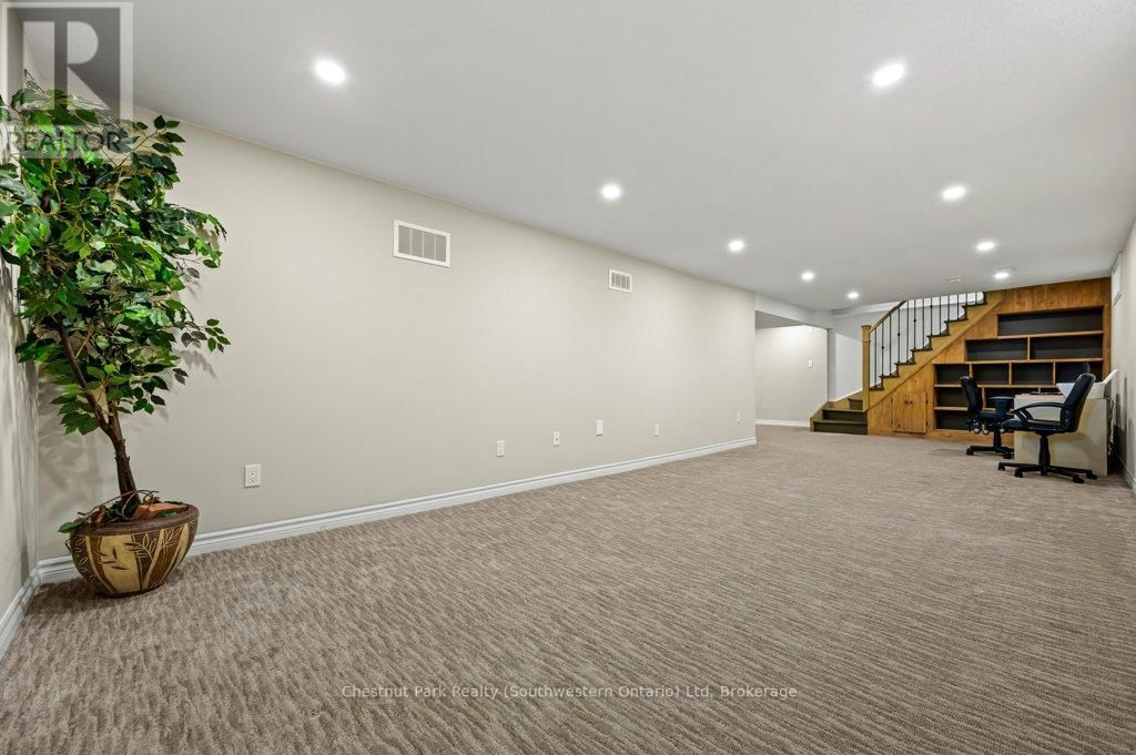 66 JUNE AVENUE Image 34