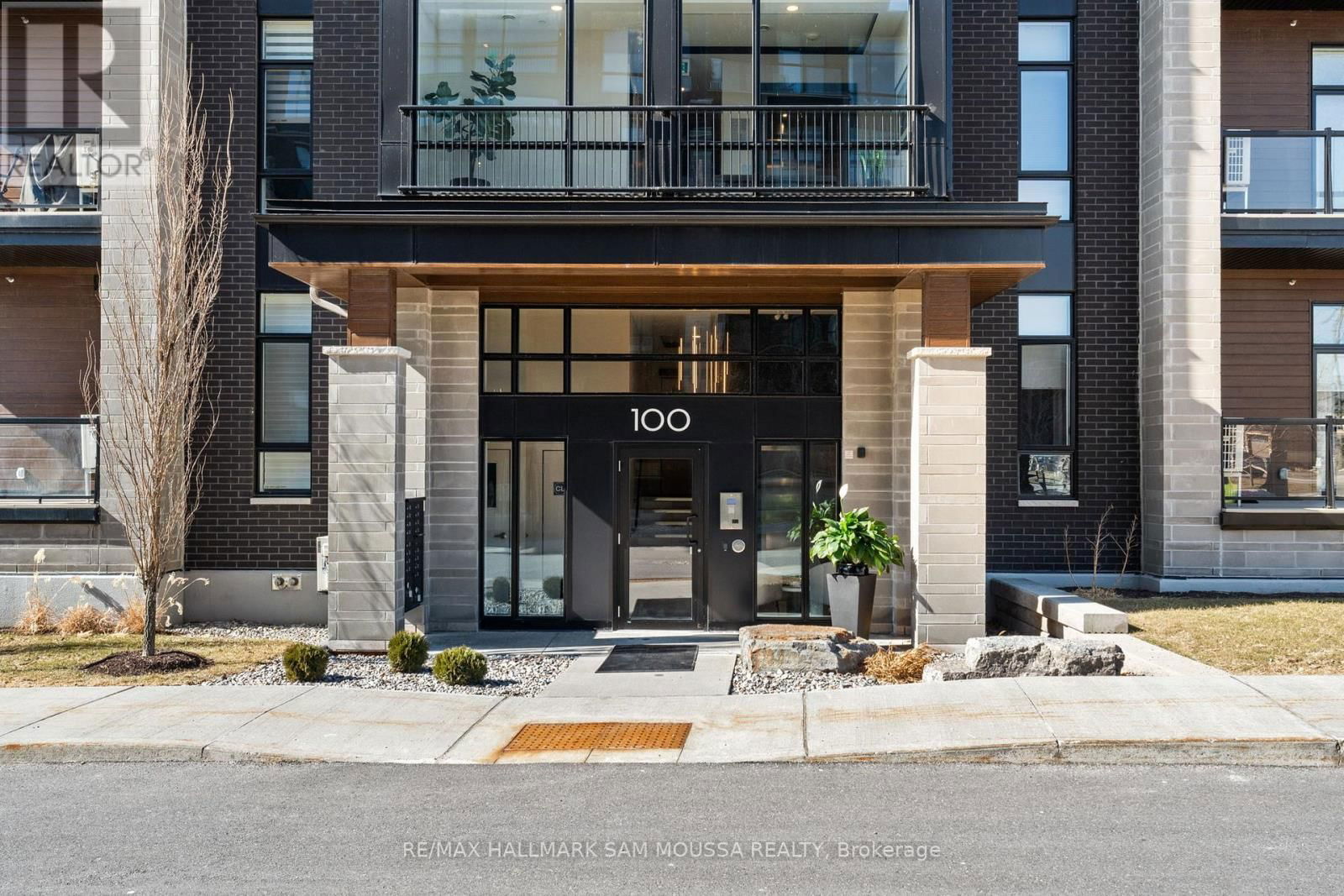202 - 100 CORTILE PRIVATE Image 3