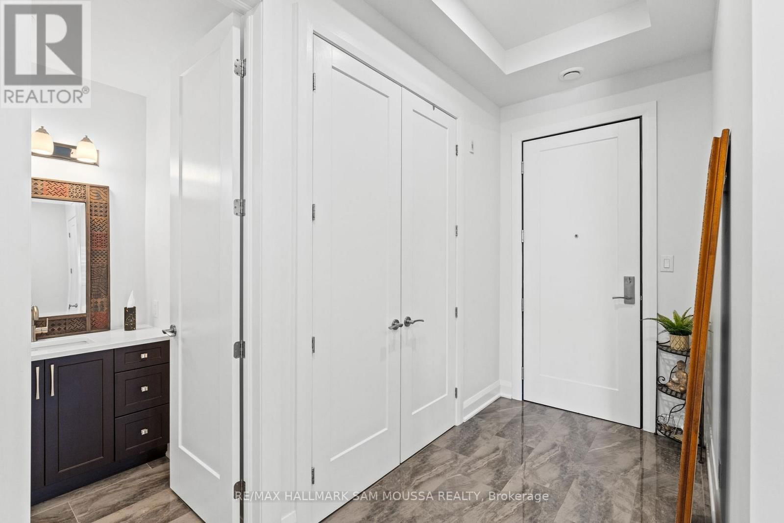 202 - 100 CORTILE PRIVATE Image 7