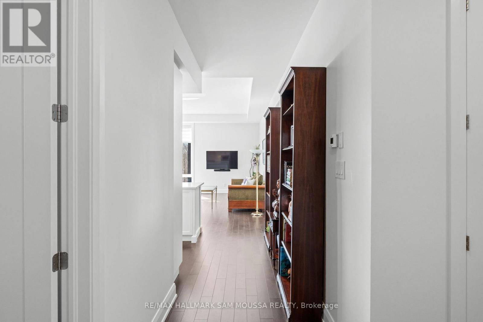 202 - 100 CORTILE PRIVATE Image 9