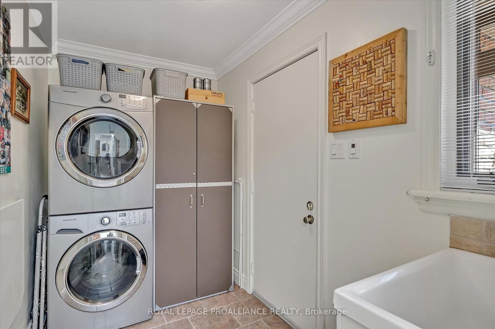 2 PATRICIA PLACE Image 32