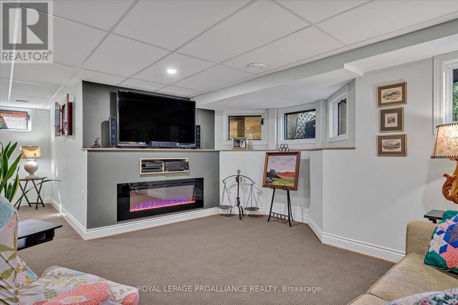 2 PATRICIA PLACE Image 34