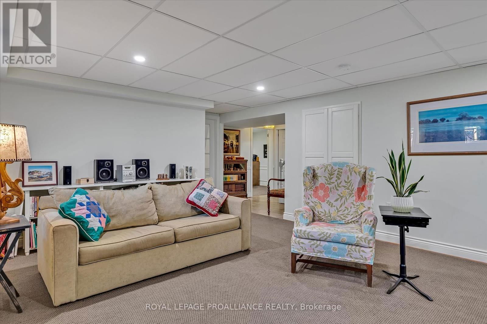 2 PATRICIA PLACE Image 35
