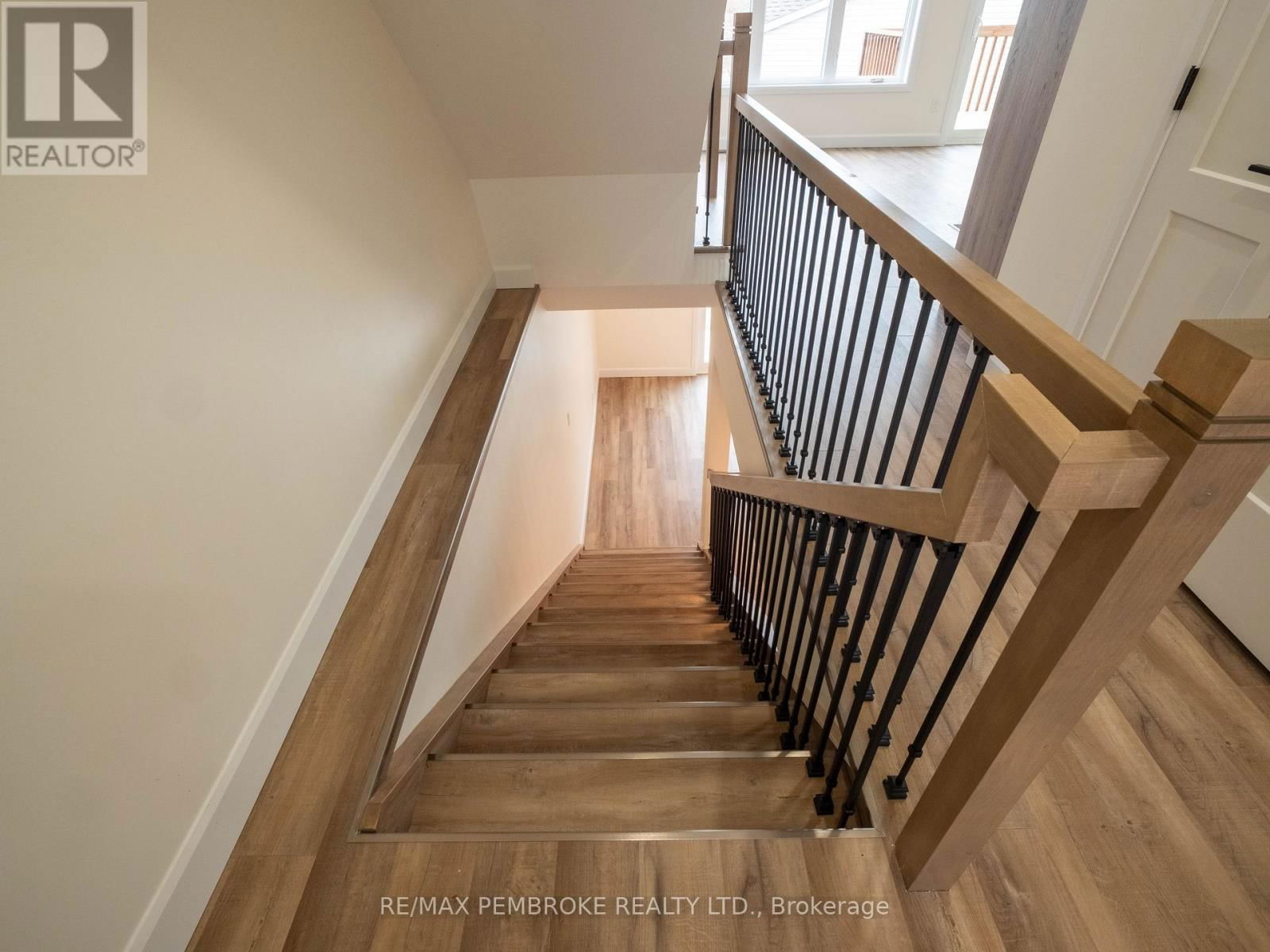 7 NORTHBROOK ROAD Image 32