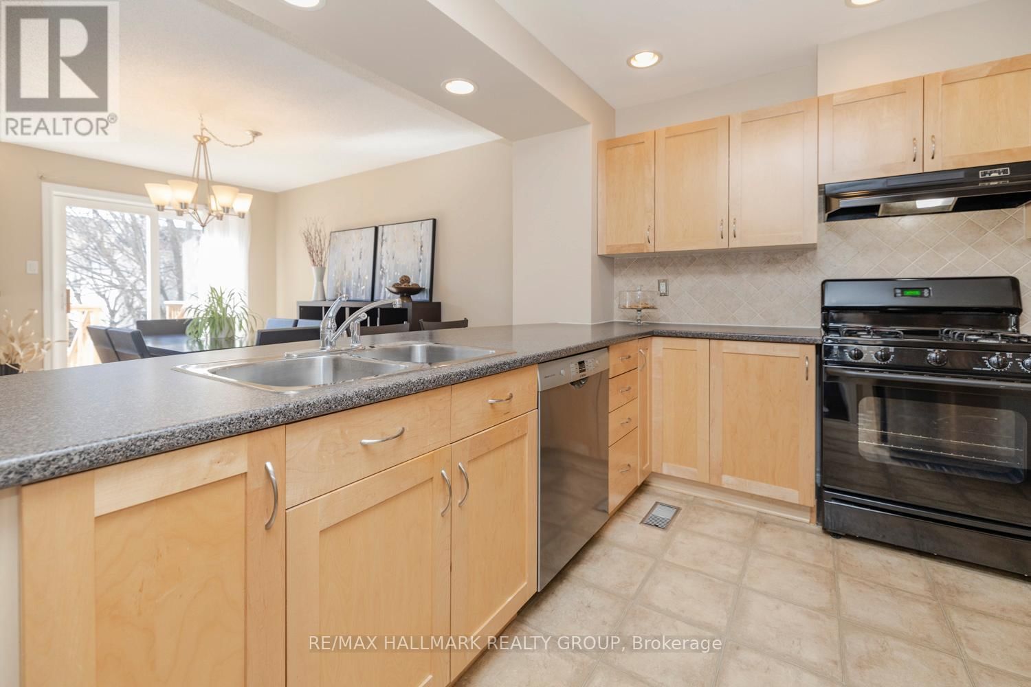 233 SADDLESMITH CIRCLE Image 18