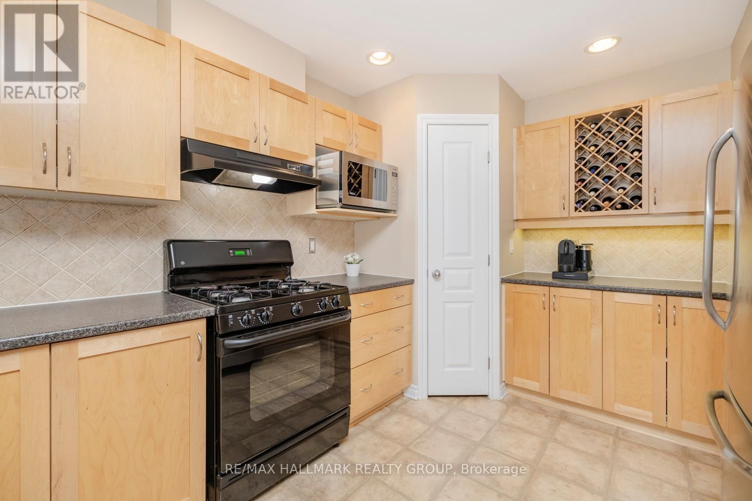 233 SADDLESMITH CIRCLE Image 19