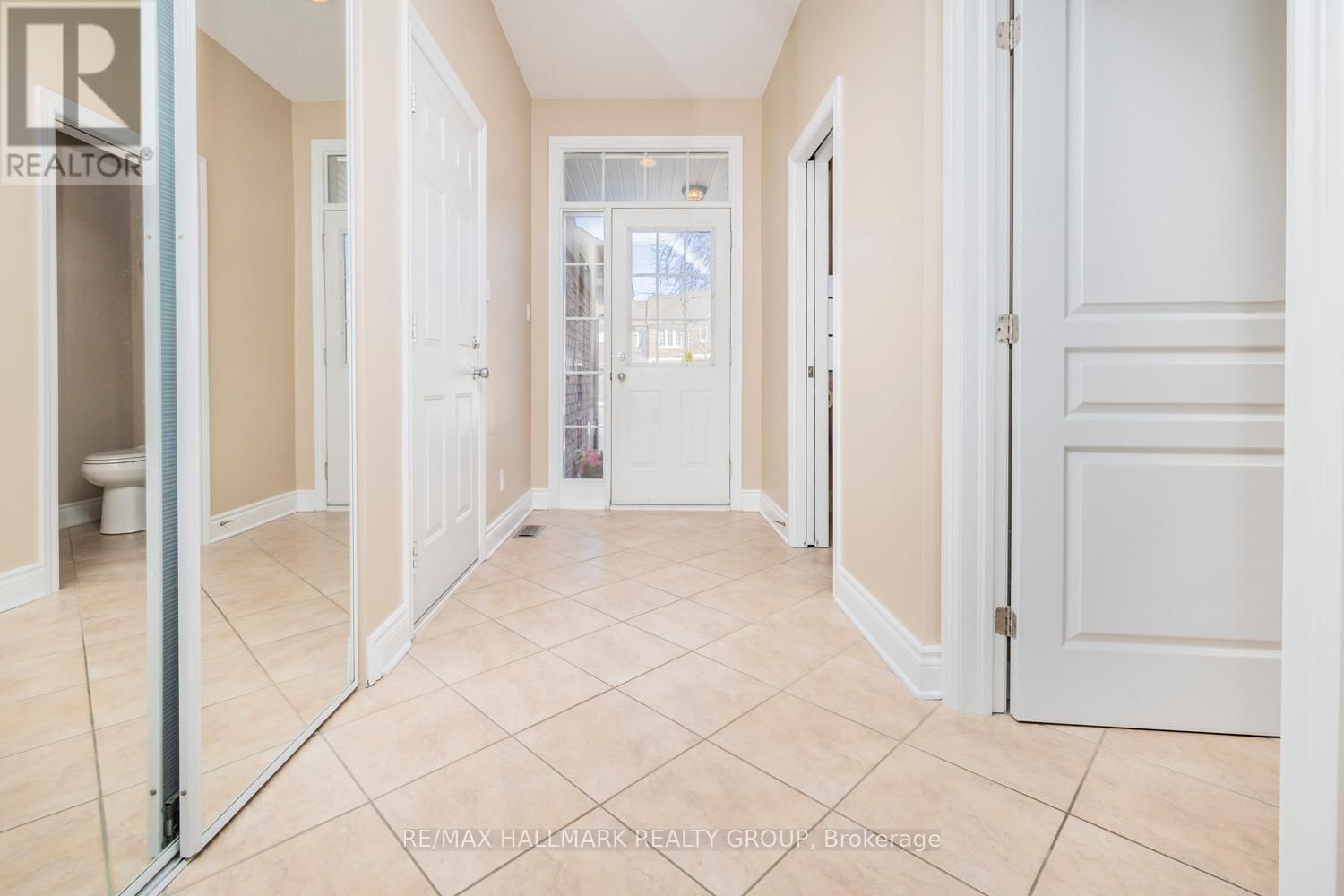 233 SADDLESMITH CIRCLE Image 3