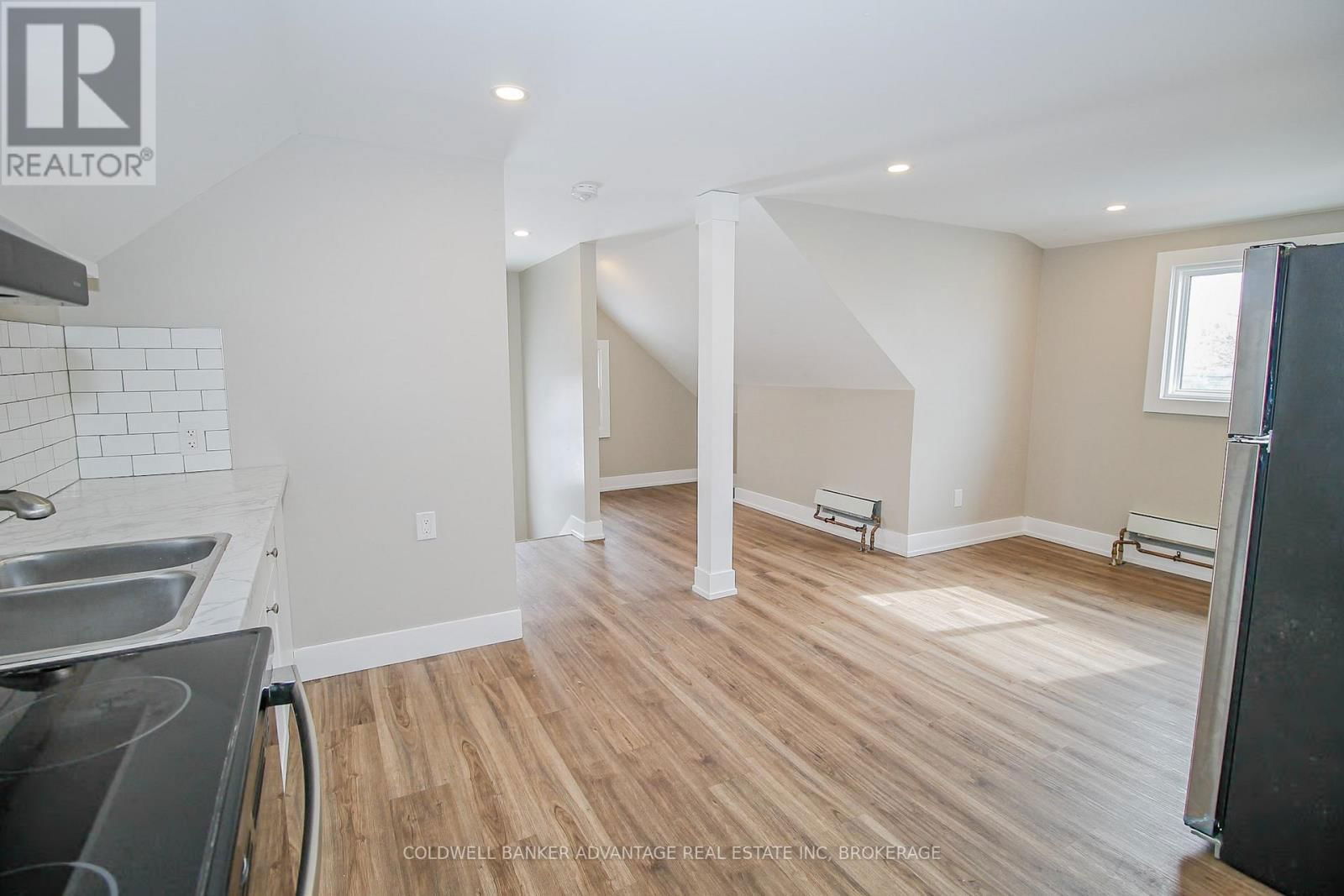 UPPER - 181 WELLAND STREET Image 1
