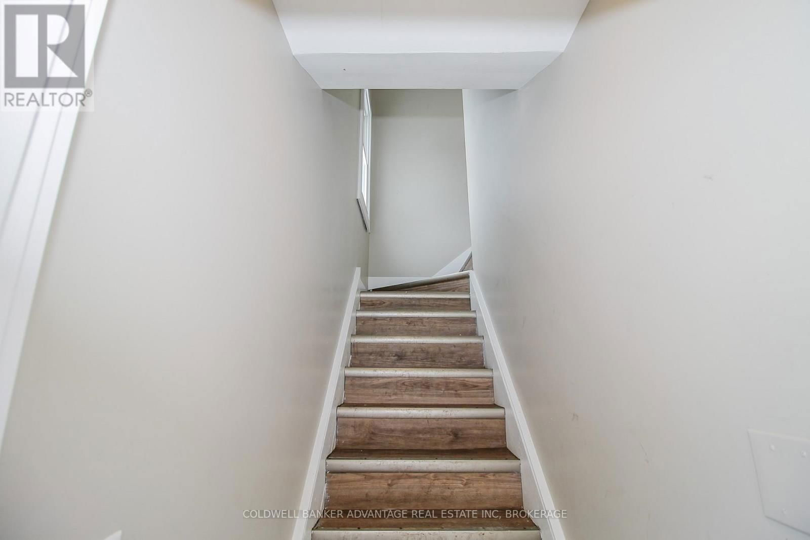 UPPER - 181 WELLAND STREET Image 10