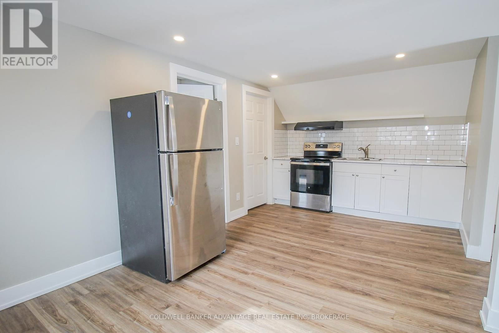 UPPER - 181 WELLAND STREET Image 3