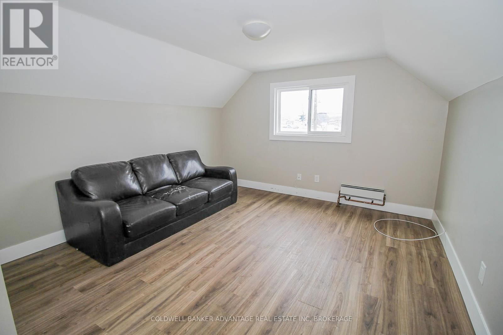 UPPER - 181 WELLAND STREET Image 7